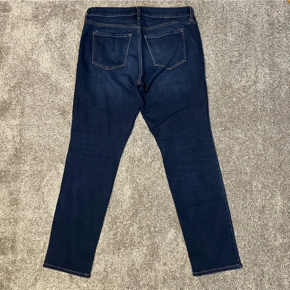 Old Navy Women's Dark Straight Leg Jeans - Picture 6 of 7